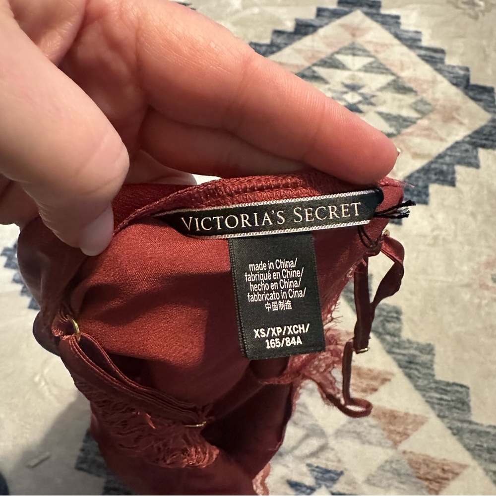 Victoria Secret Elegant Burgandy Lace Trim Camisole sz XS - Picture 6 of 6